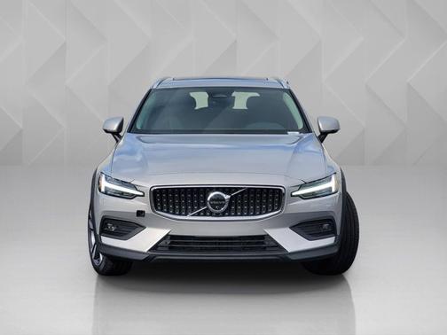 2025 Volvo V60 Cross Country Plus
