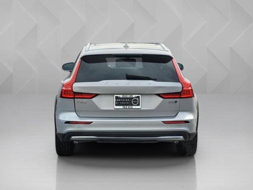2025 Volvo V60 Cross Country Plus