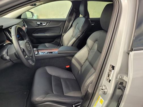 2025 Volvo V60 Cross Country Plus