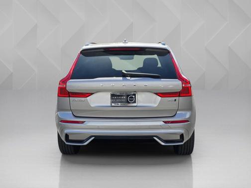 Bright Dusk Metallic 2025 Volvo XC60 Plus