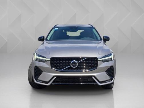 Bright Dusk Metallic 2025 Volvo XC60 Plus
