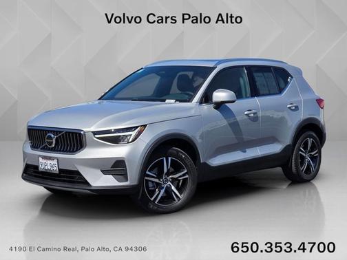 Silver Dawn Metallic 2025 Volvo XC40 Core Bright Theme
