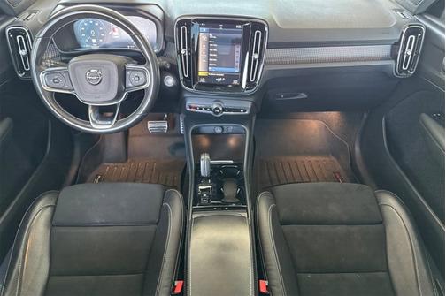 2021 Volvo XC40 R-Design