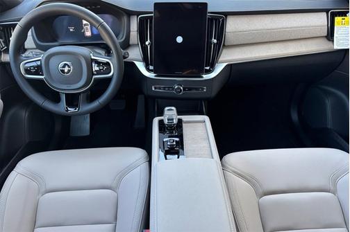 2026 Volvo XC90 Plus