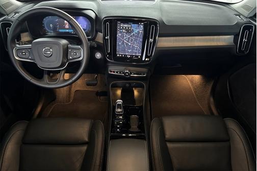 2025 Volvo XC40 Plus Bright Theme