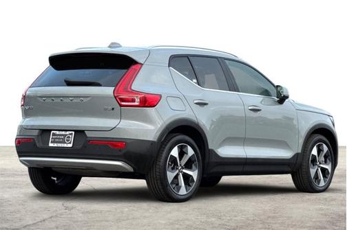 2025 Volvo XC40 Plus Bright Theme
