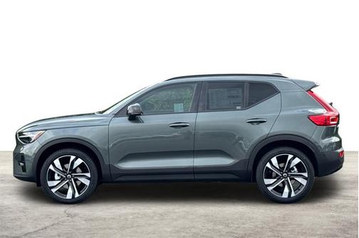 2026 Volvo XC40 Plus