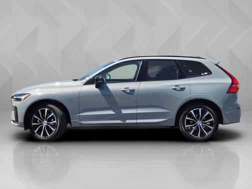 Vapour Gray Metallic 2025 Volvo XC60 Plus