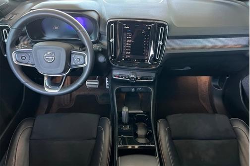 2022 Volvo XC40 Recharge Pure Electric Twin Plus