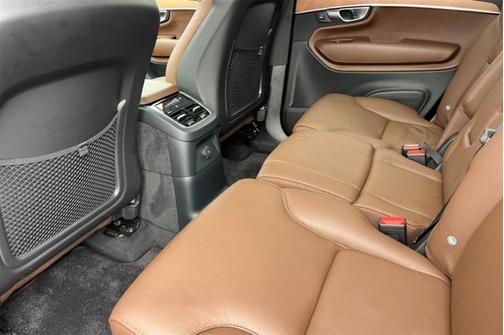 2024 Volvo XC90 Recharge Plug-In Hybrid Plus Bright Theme