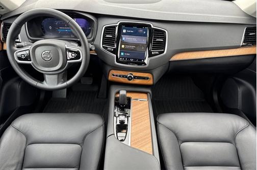 2025 Volvo XC90 Plug-In Hybrid Plus