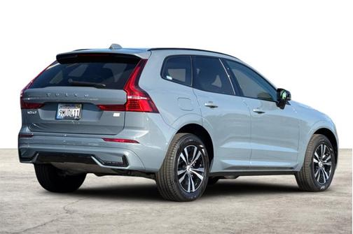 2024 Volvo XC60 Recharge Plug-In Hybrid Core Dark Theme