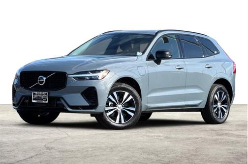 2024 Volvo XC60 Recharge Plug-In Hybrid Core Dark Theme