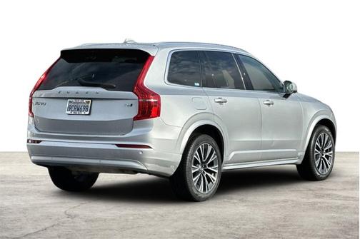 2022 Volvo XC90 Momentum