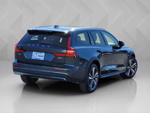 2025 Volvo V60 Cross Country Plus