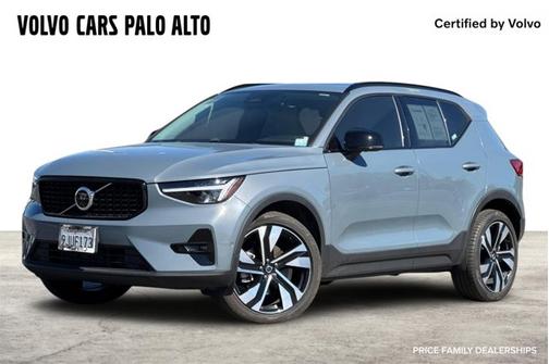 2023 Volvo XC40 Ultimate Dark Theme