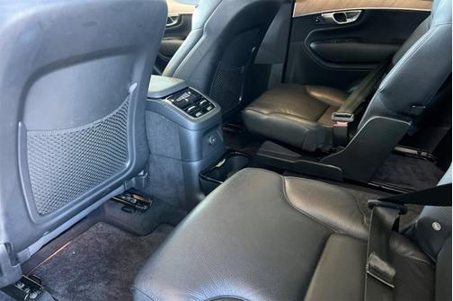 2022 Volvo XC90 Recharge Plug-In Hybrid Inscription Expression