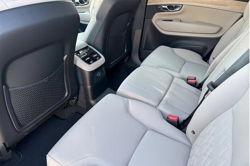 Crystal White Pearl 2026 Volvo XC90 Plug-In Hybrid Plus
