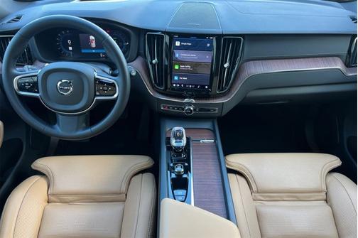 2023 Volvo XC60 Recharge Plug-In Hybrid Ultimate Bright Theme