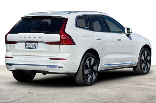 2023 Volvo XC60 Recharge Plug-In Hybrid Ultimate Bright Theme