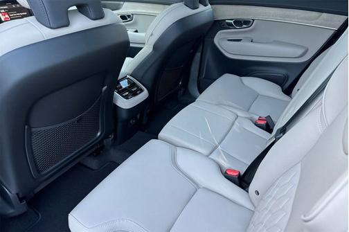 2026 Volvo XC90 Plus
