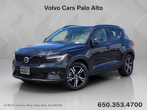 Onyx Black Metallic 2023 Volvo XC40 Plus Dark Theme