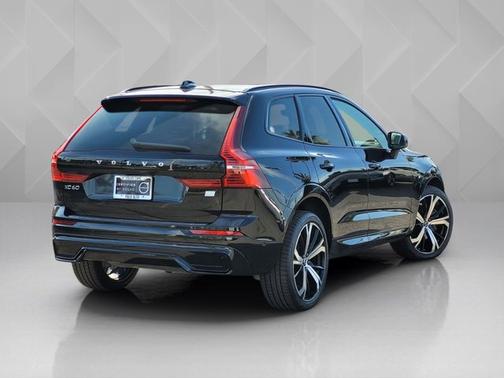 2024 Volvo XC60 Recharge Plug-In Hybrid Ultimate Dark Theme