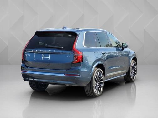 2026 Volvo XC90 Plus