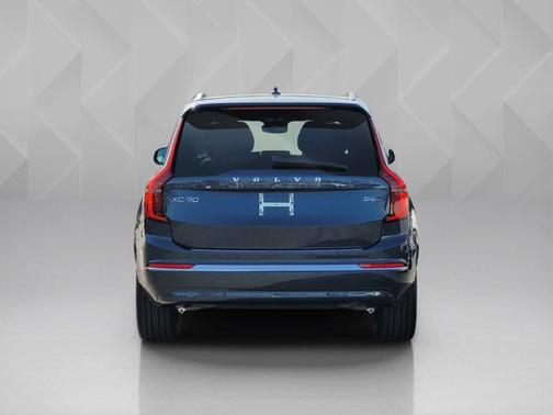 2026 Volvo XC90 Plus