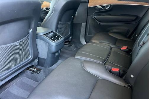 2022 Volvo XC90 Momentum