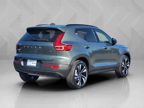 2026 Volvo XC40 Plus