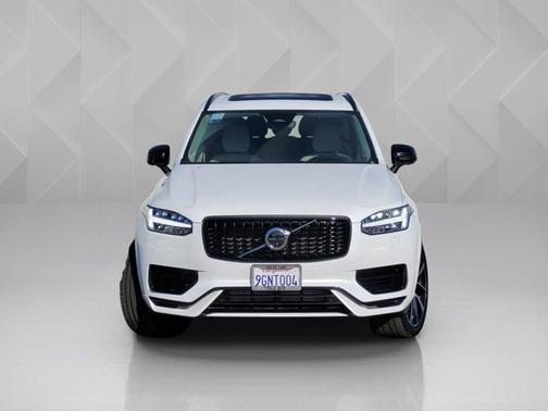 2023 Volvo XC90 Recharge Plug-In Hybrid Ultimate Dark Theme