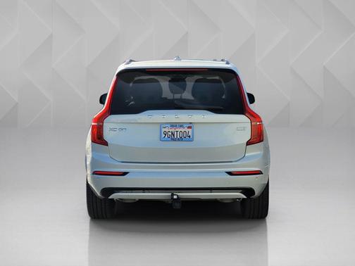 2023 Volvo XC90 Recharge Plug-In Hybrid Ultimate Dark Theme
