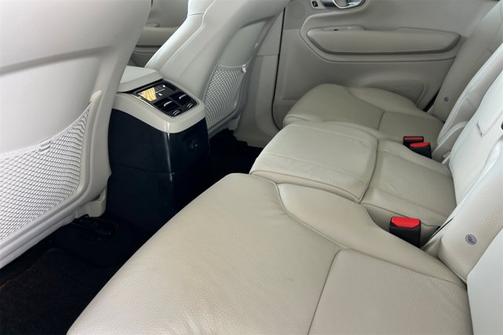 2024 Volvo XC90 Recharge Plug-In Hybrid Plus Bright Theme