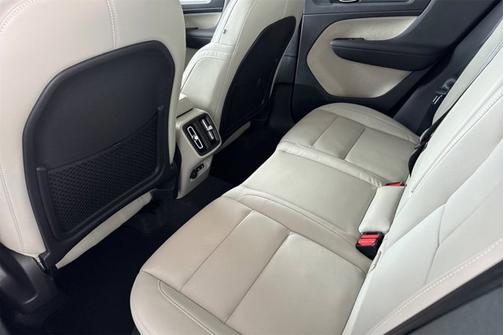 2026 Volvo XC40 Plus