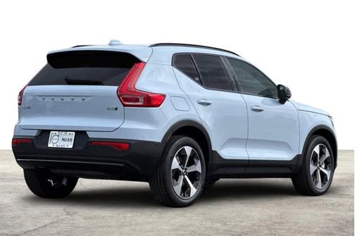 2026 Volvo XC40 Plus