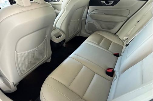 2024 Volvo V60 Cross Country Plus