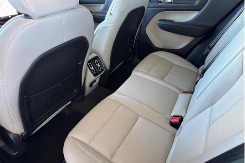 2025 Volvo XC40 Ultra Dark Theme