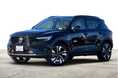 2025 Volvo XC40 Ultra Dark Theme