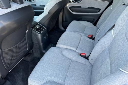 2023 Volvo XC90 Recharge Plug-In Hybrid Ultimate Bright Theme