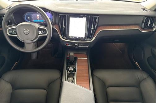 2025 Volvo V60 Cross Country Plus