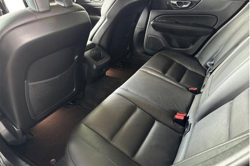 2025 Volvo V60 Cross Country Plus