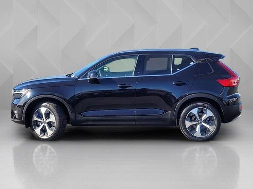 2023 Volvo XC40 Plus Bright Theme