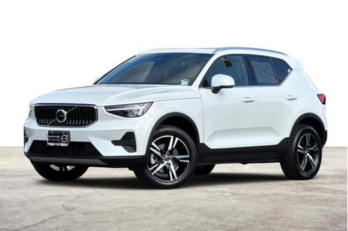 2025 Volvo XC40 Core Bright Theme