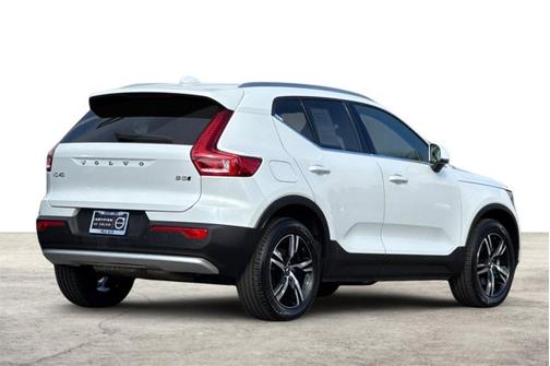 2025 Volvo XC40 Core Bright Theme