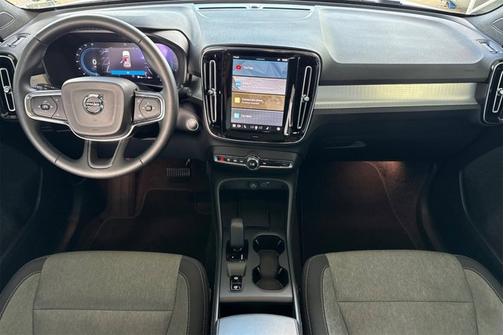 2025 Volvo XC40 Core Bright Theme