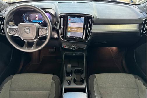 2025 Volvo XC40 Core Bright Theme