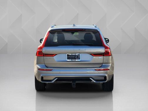 2024 Volvo XC60 Recharge Plug-In Hybrid Ultimate Dark Theme