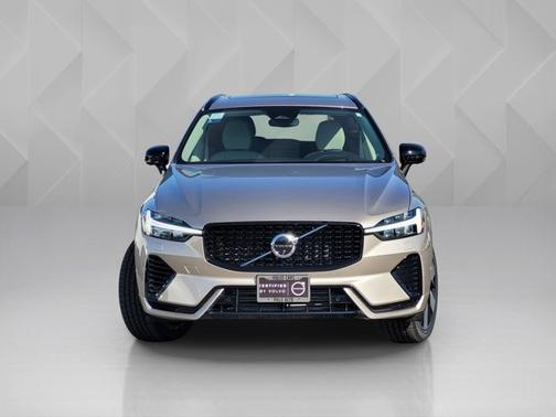 2024 Volvo XC60 Recharge Plug-In Hybrid Ultimate Dark Theme