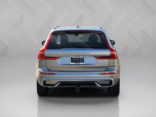 2024 Volvo XC60 Recharge Plug-In Hybrid Ultimate Dark Theme